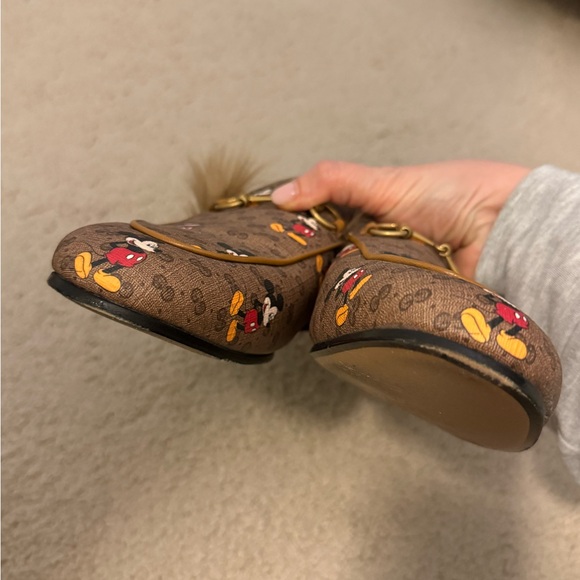 Gucci x Disney Loafer Mules - Picture 4 of 4